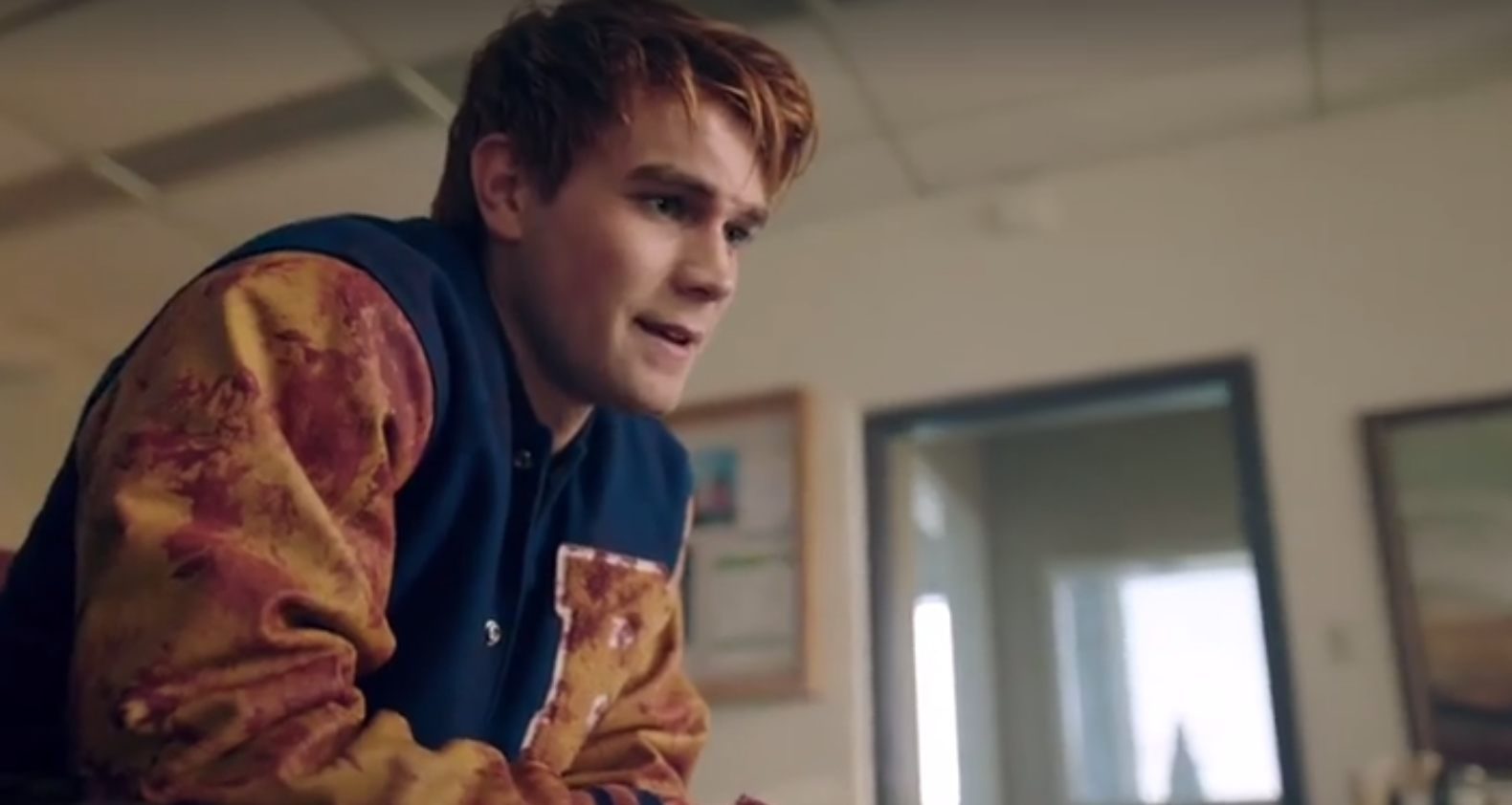 RIVERDALE dévoile une très intense bande-annonce pour la saison 2 et des bloopers à mourir de rire