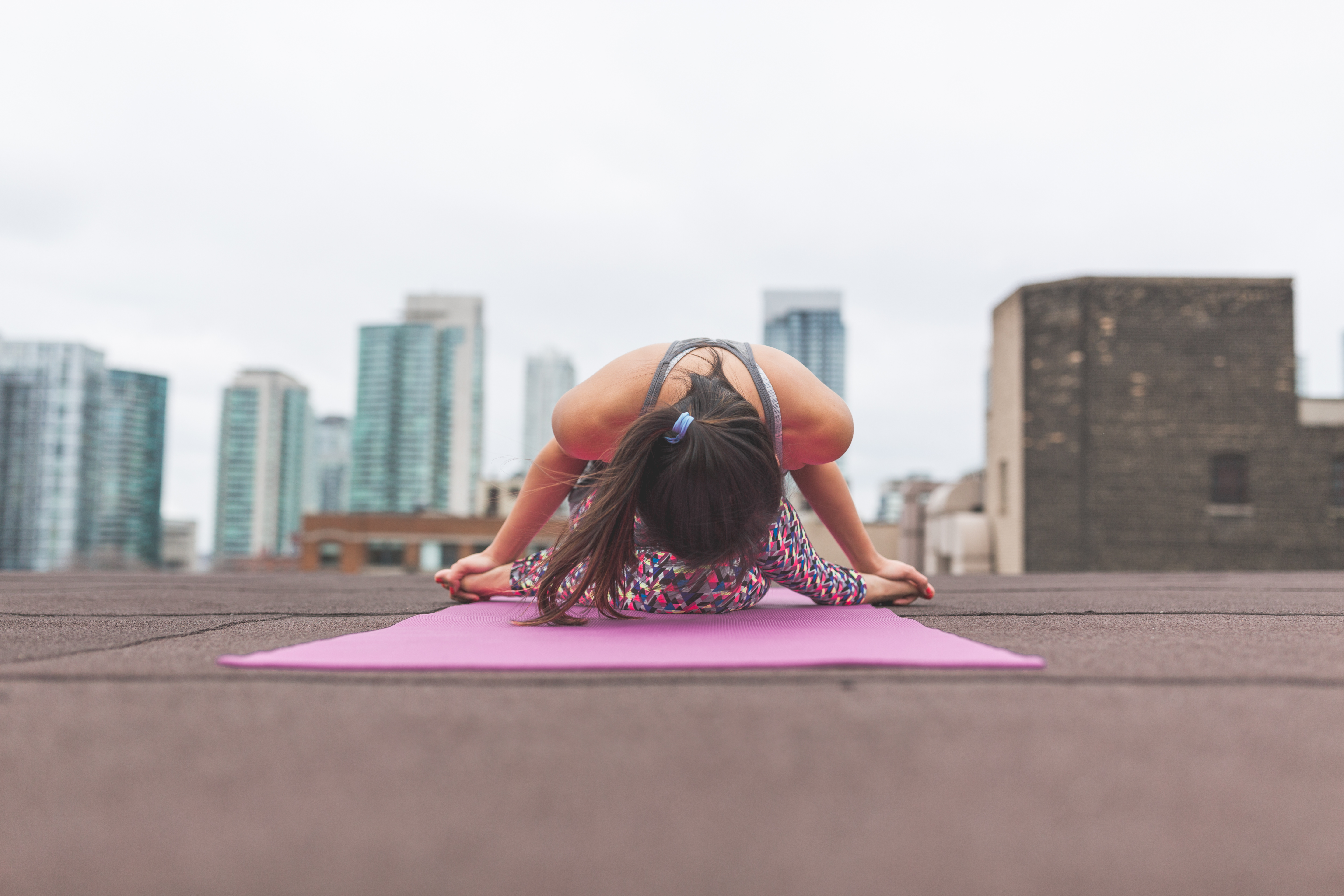 Tu peux maintenant faire du yoga sur le top de la ville