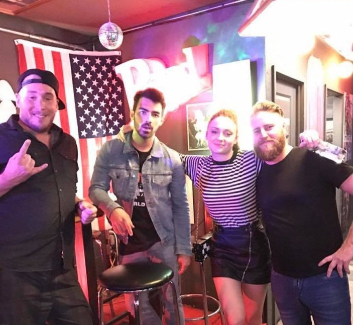 Sophie Turner & Joe Jonas ont été « spottés » dans un populaire bar montréalais