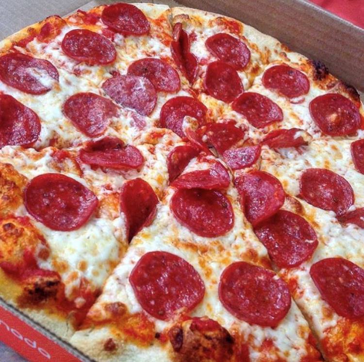 Pizza Pizza célèbre son 50e et le mois de la pizza avec un pas pire rabais demain