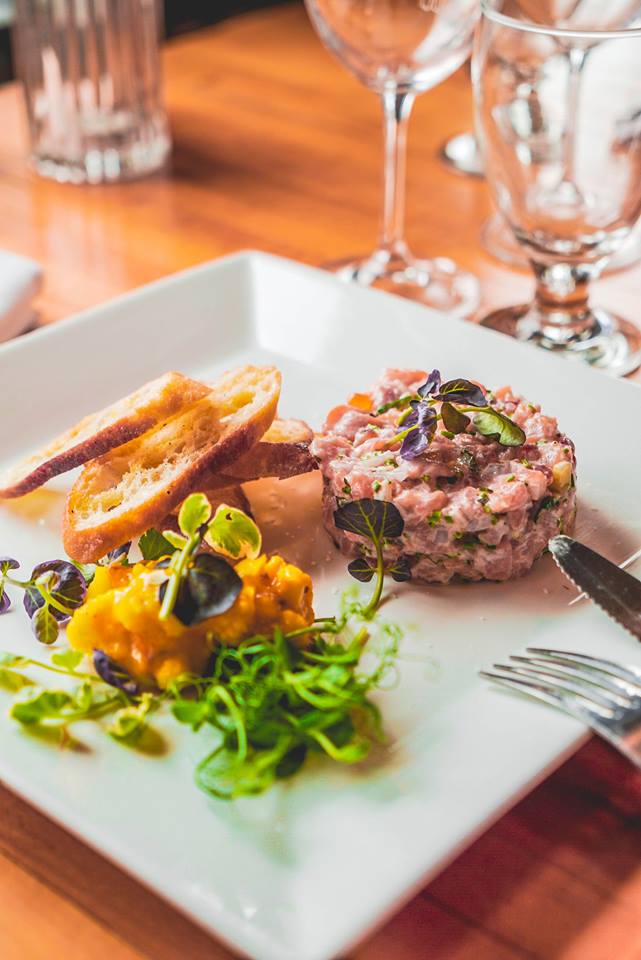 Voici les 43 restaurants qui t'offriront du tartare à bas prix ce mois-ci