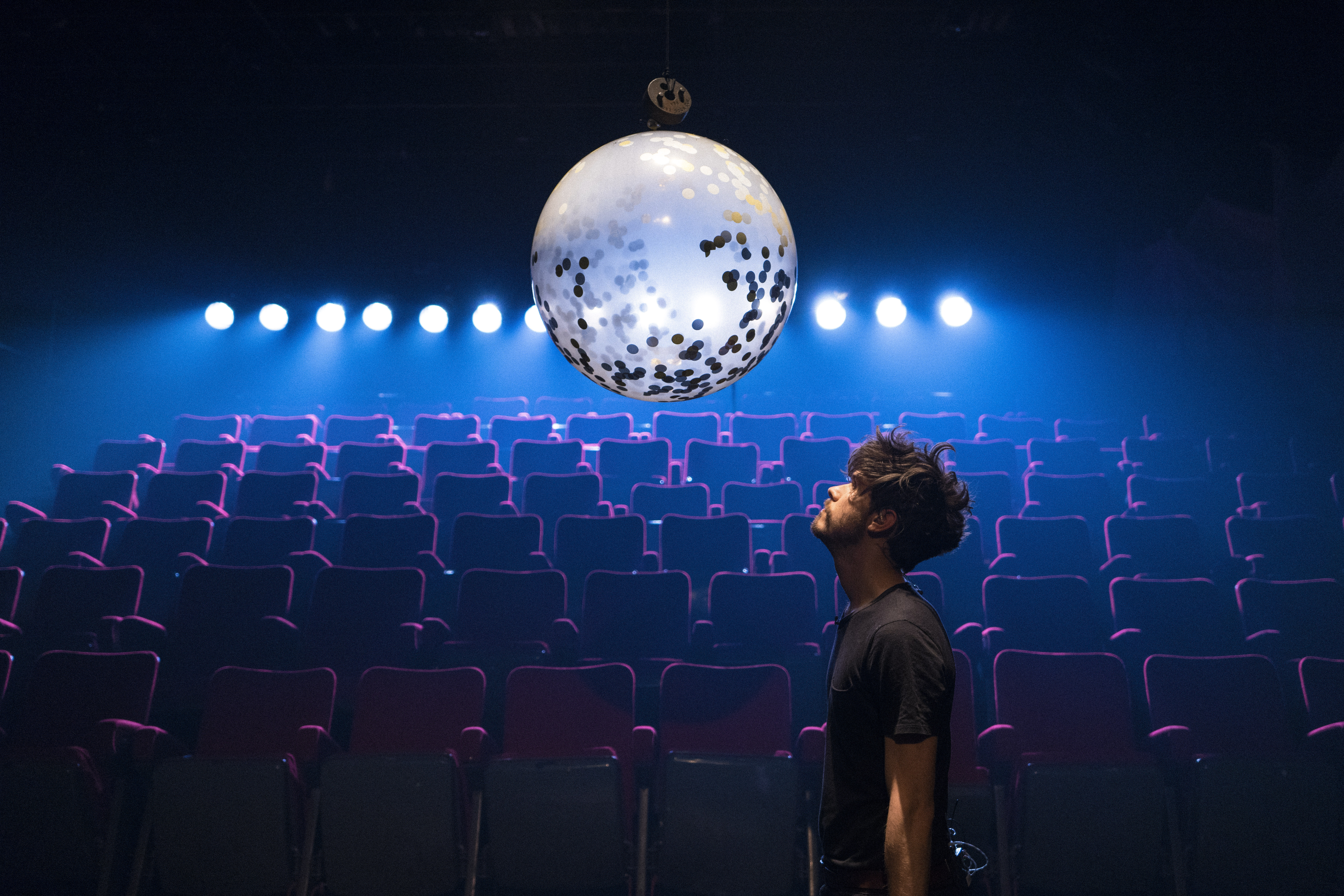 «Ce qu’on attend de moi» au Théâtre Aux Écuries: Inventaire de nos regrets