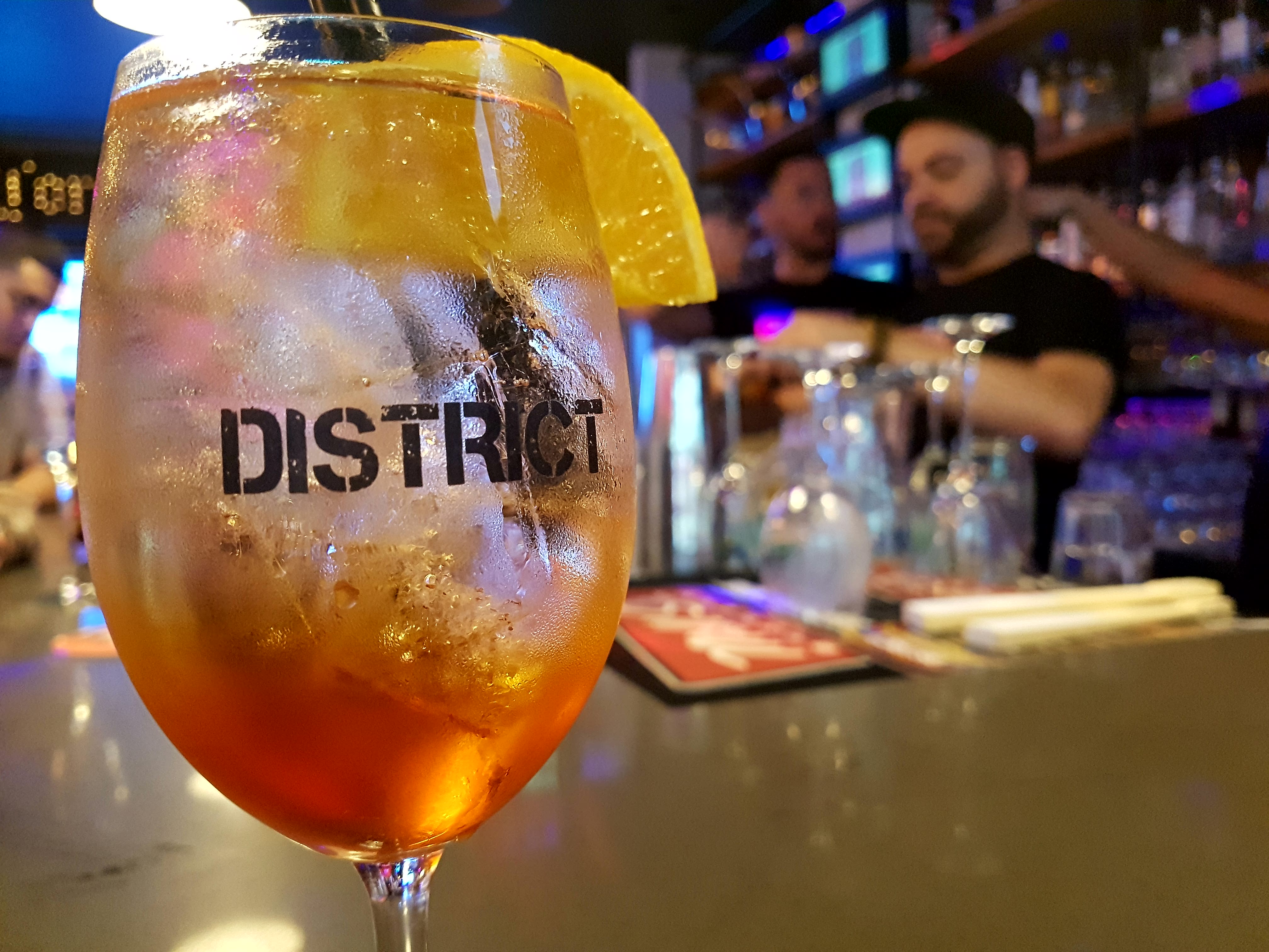 Première bougie et nouvelle terrasse au District Vidéo Lounge