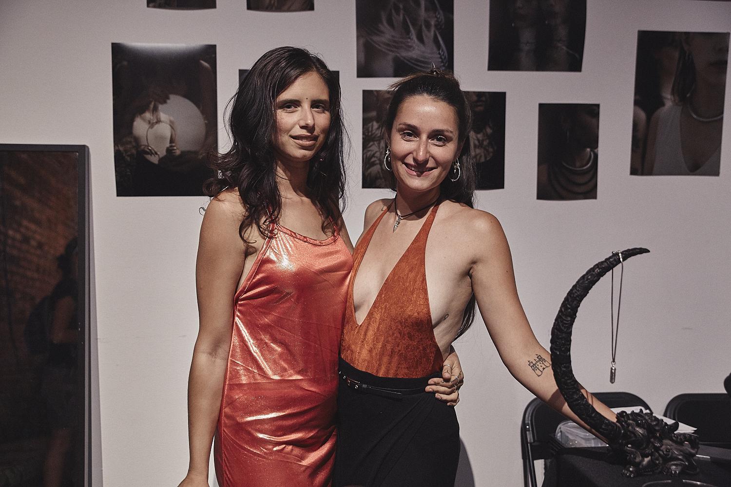 Plein de beau monde à l'expo-lancement VIBRATIONS au Ausgang Plaza! (PHOTOS)