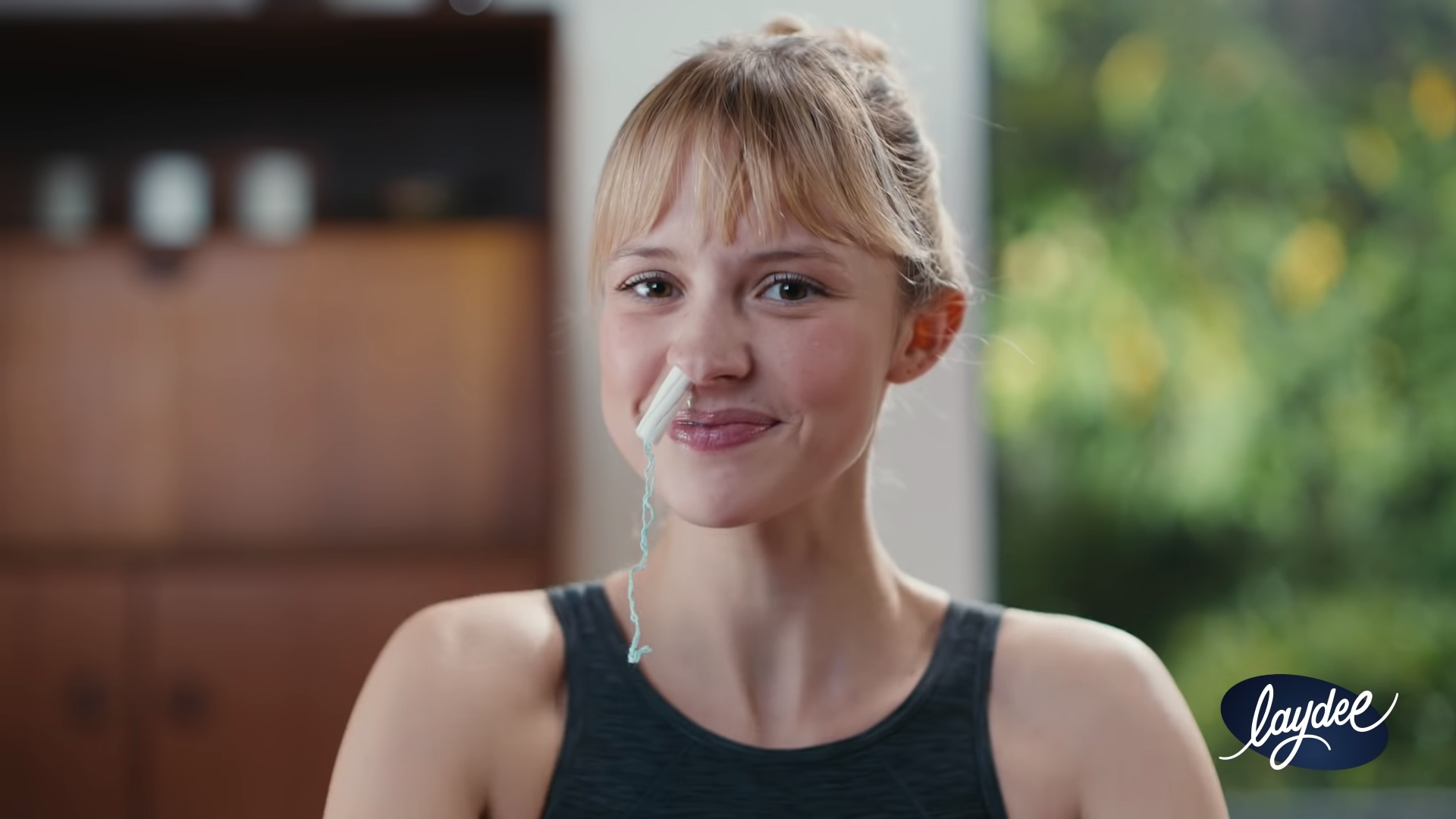 Angèle s&rsquo;attaque à la société de consommation dans un tout nouveau vidéoclip