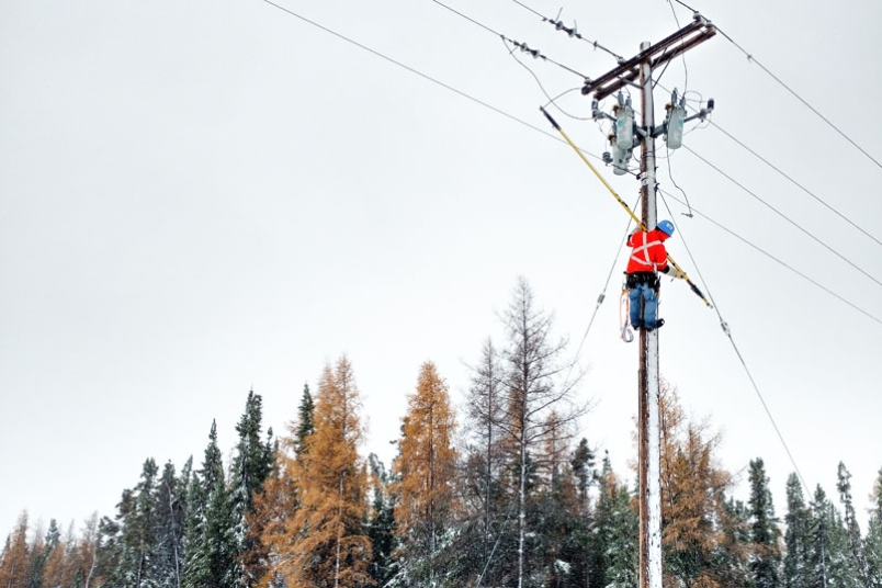 Pannes d'électricité chez Hydro-Québec: les vents violents privent 488 000 clients d'électricité