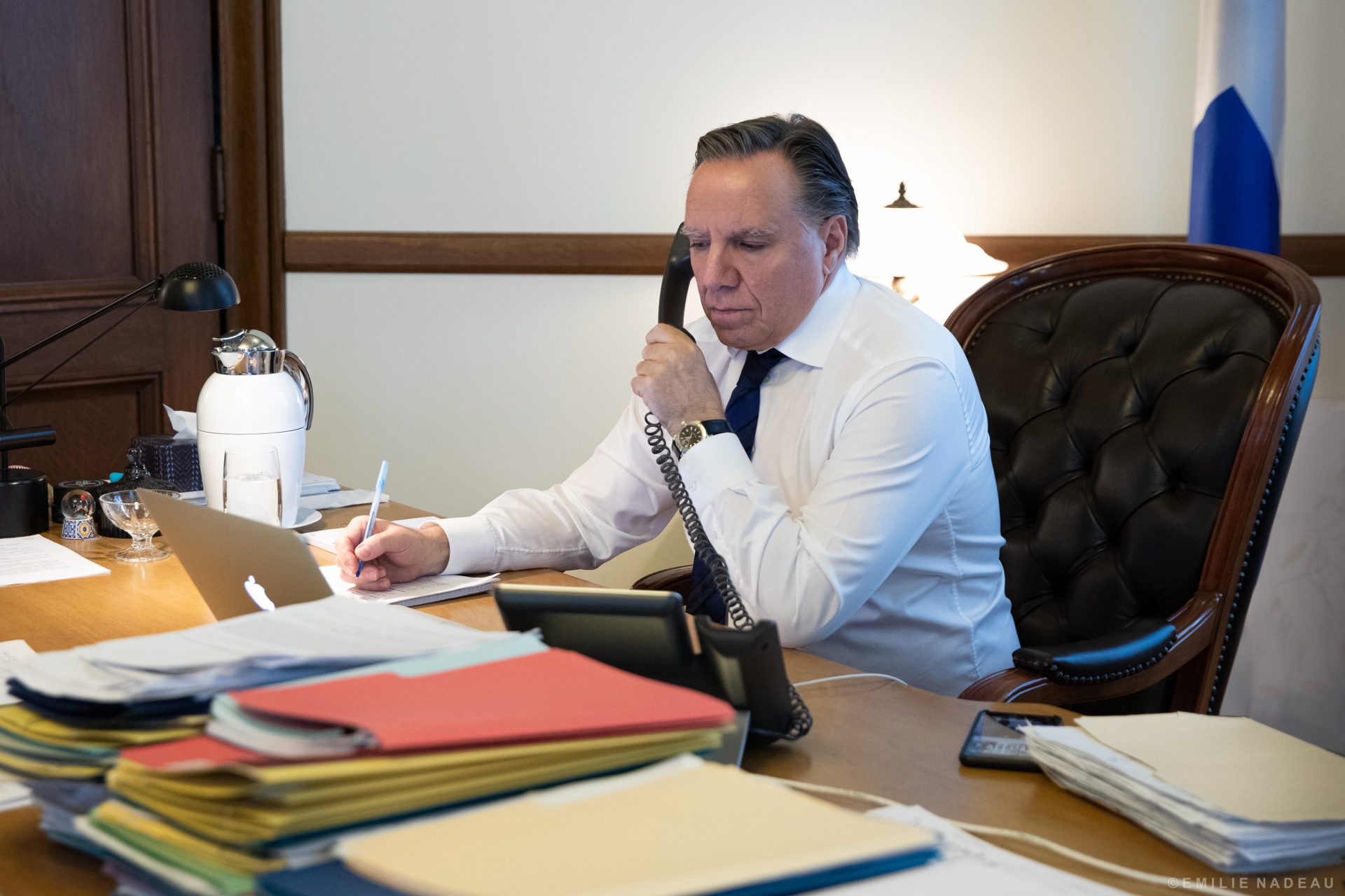 Legault demande aux jeunes de cesser de sortir et interpelle les influenceurs