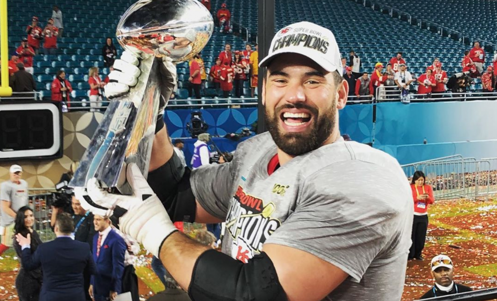 Laurent Duvernay-Tardif prête main-forte dans un CHSLD
