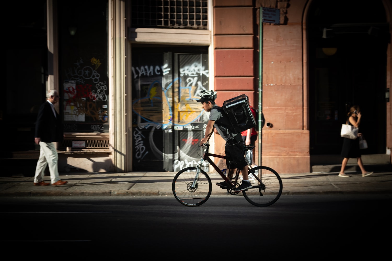COVID-19: Montréal met sur pieds un système de livraison pour soutenir les entreprises locales!
