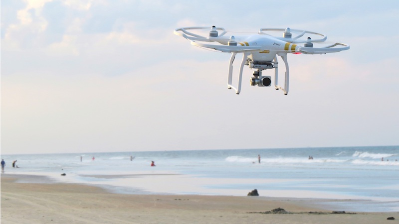 COVID-19: Des drones pour surveiller les plages en Espagne