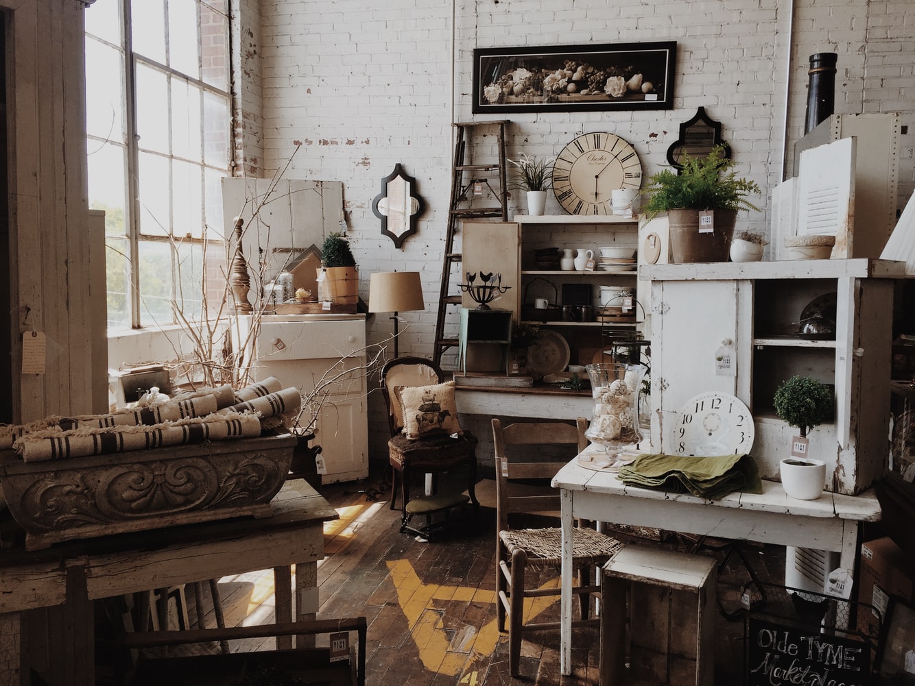 Un grand bazar d'antiquités et meubles vintage aura lieu DEMAIN à 30 minutes de route de Montréal!