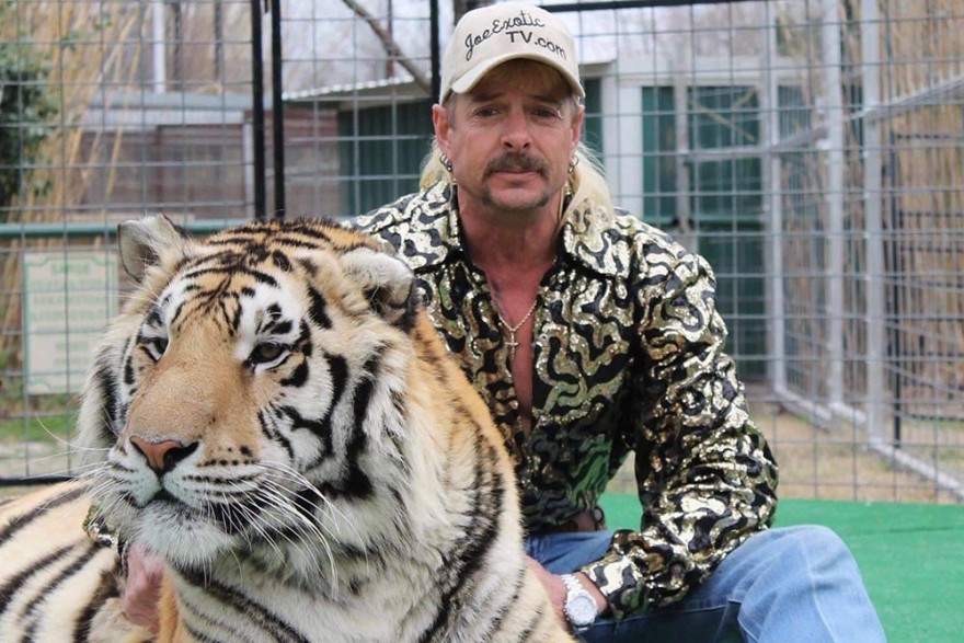 Joe Exotic lance sa marque de cannabis (en plus de ses sous-vêtements et préservatifs)!