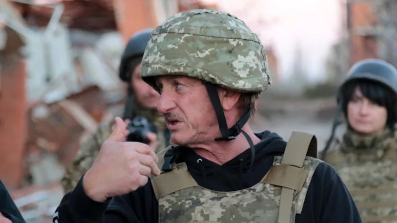 Sean Penn sur le terrain en Ukraine pour un documentaire