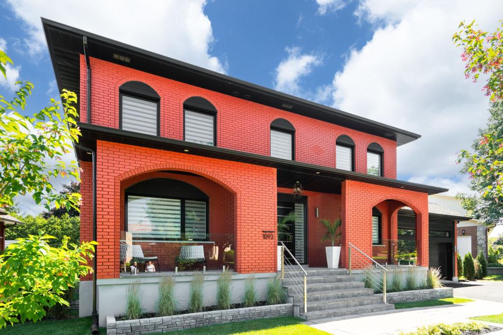 Cette jolie maison rouge de Boucherville a un style des plus originaux