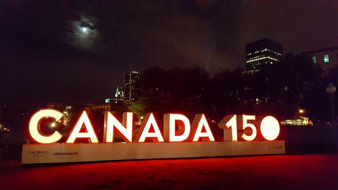 15 Photos De L'enseigne 3D Pour Le Canada Dans Le Vieux-Port | Nightlife