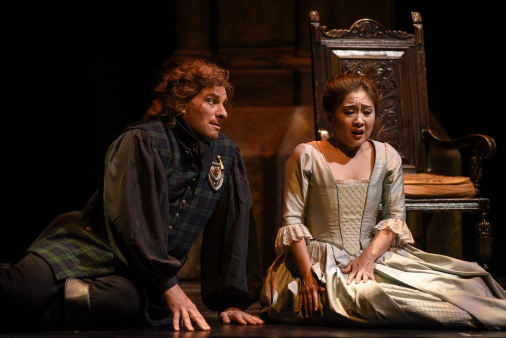 Gregory Dahl (Enrico) et Kathleen Kim (Lucia) Opéra de Montréal Lucia di Lammermoor 