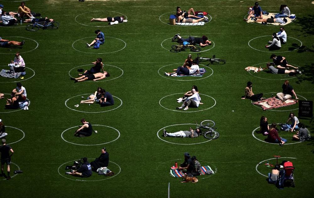 New York park draws circles on the ground for distancing!