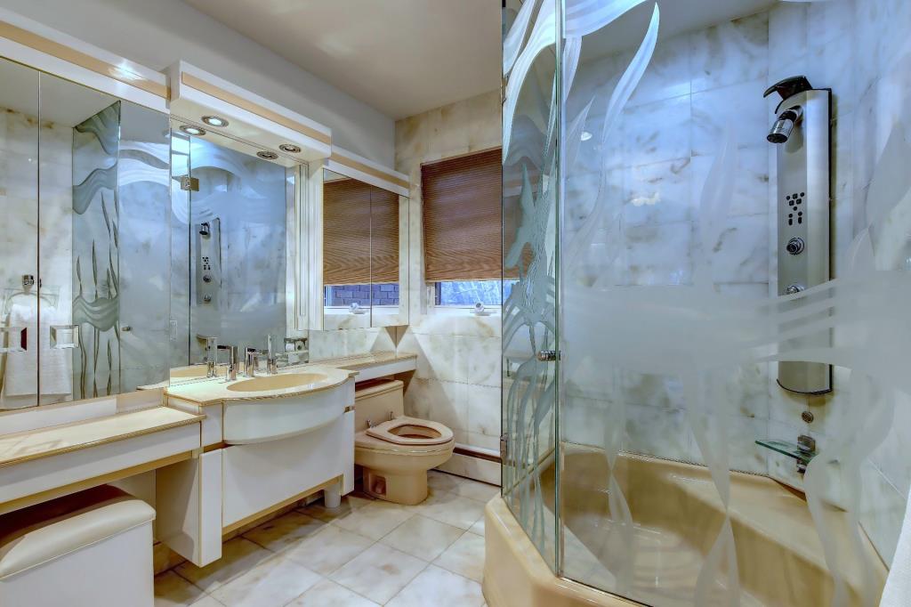 Salle de bain (rez-de-chaussée)