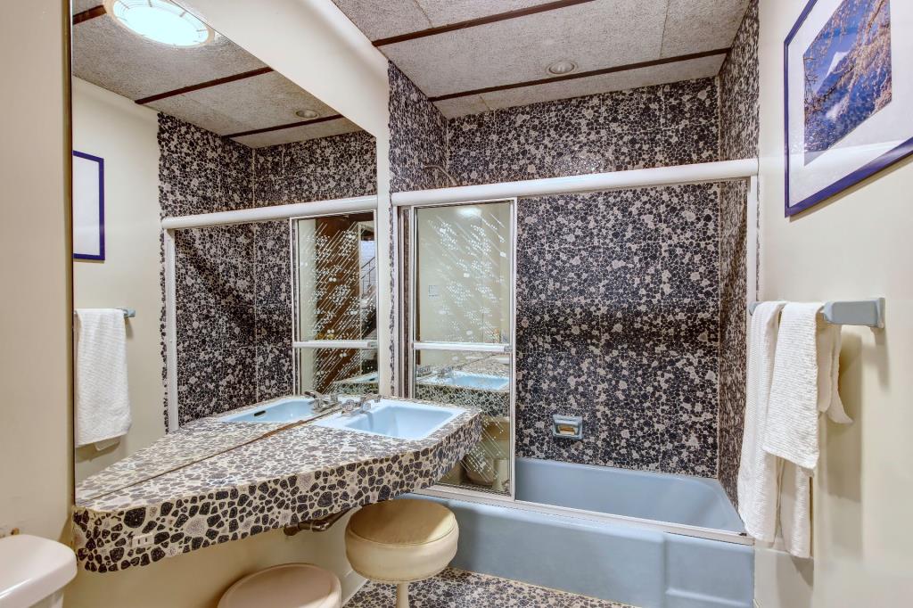 Salle de bain (sous-sol)