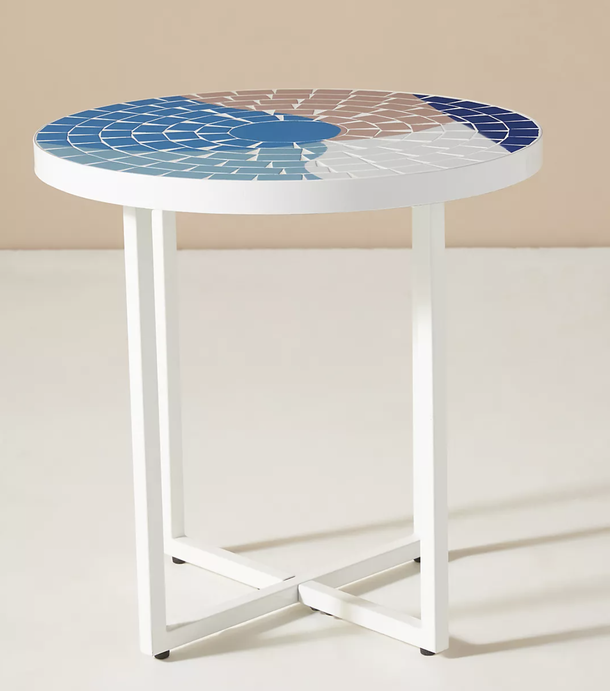 Petite table en mosaïque