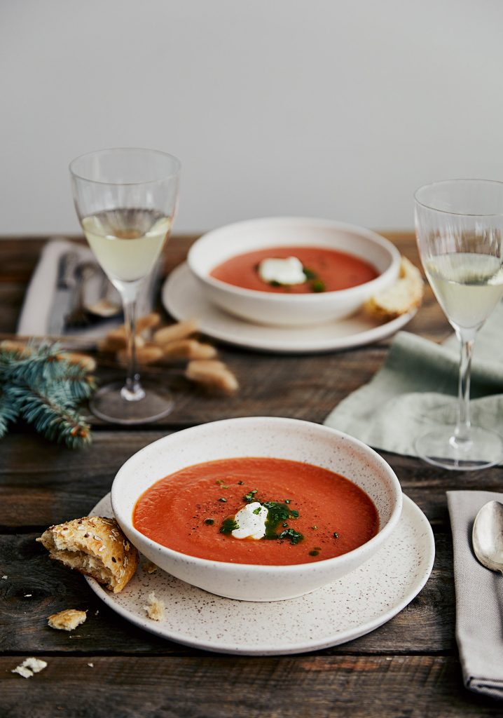 Potage aux tomates & garniture au basilic