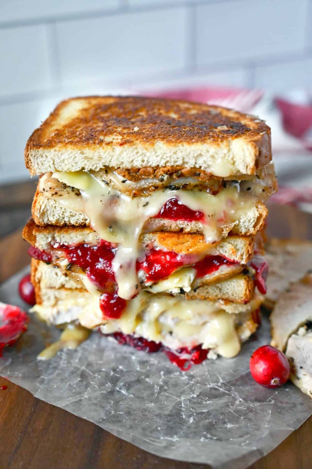 Grilled cheese de brie à la dinde et aux canneberges