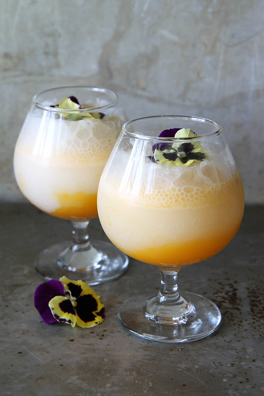 Punch de Prosecco aux pêches et à la noix de coco