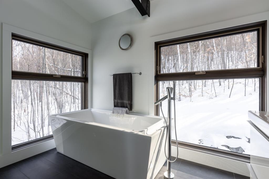 Salle de bain de la chambre principale