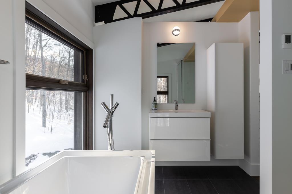 Salle de bain de la chambre principale