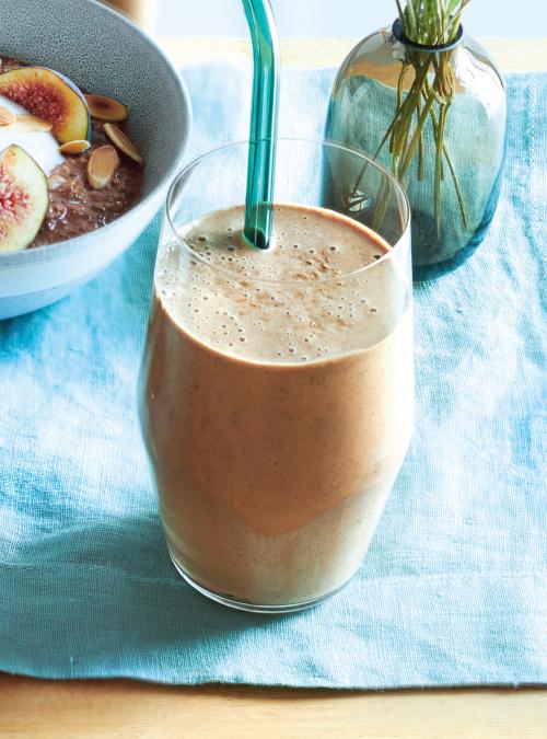 Smoothie végétalien au café et à la banane