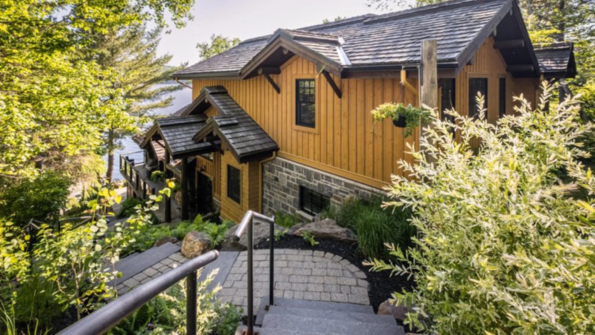 7. Un superbe chalet à 8M$ à vendre à Tremblant!