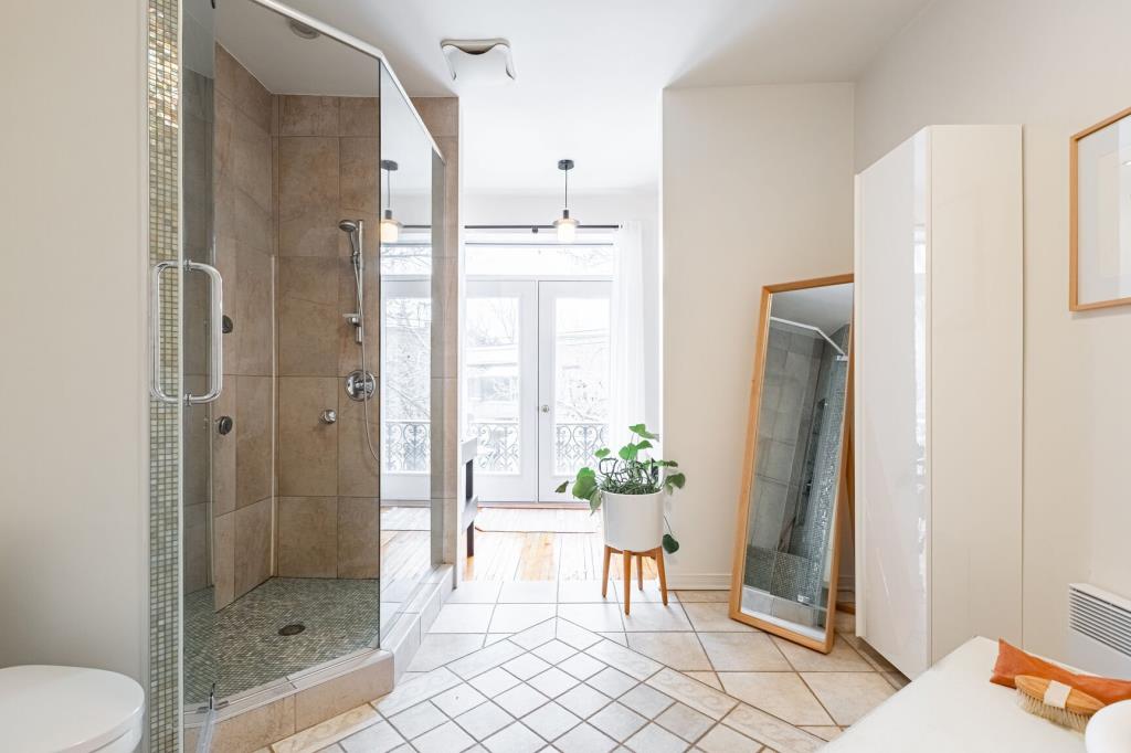 La salle de bain principale