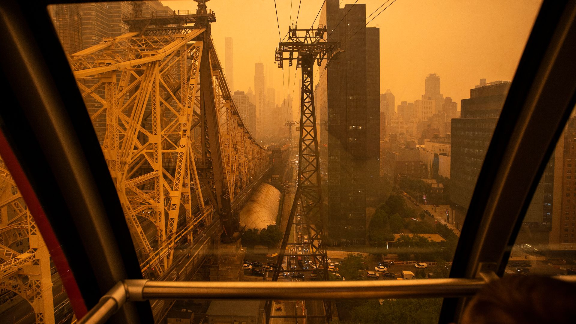 Voyez les images saisissantes de New York plongée dans la fumée à cause des feux de forêts canadiens