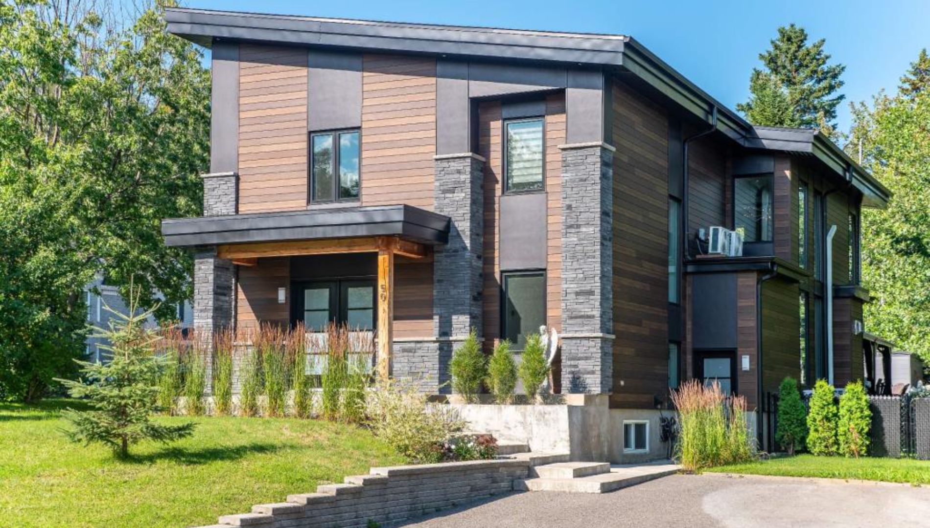 Une maison de luxe à vendre à Lac-Beauport pour 1.13 millions