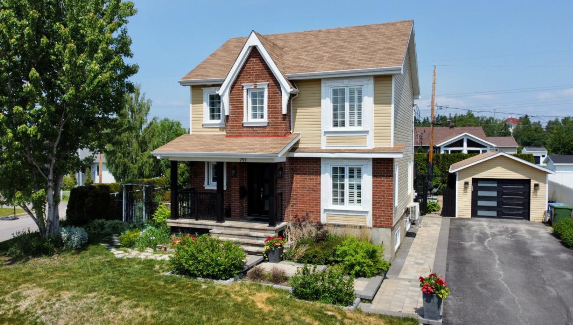 Cette maison est à vendre à Chicoutimi pour 579 000$